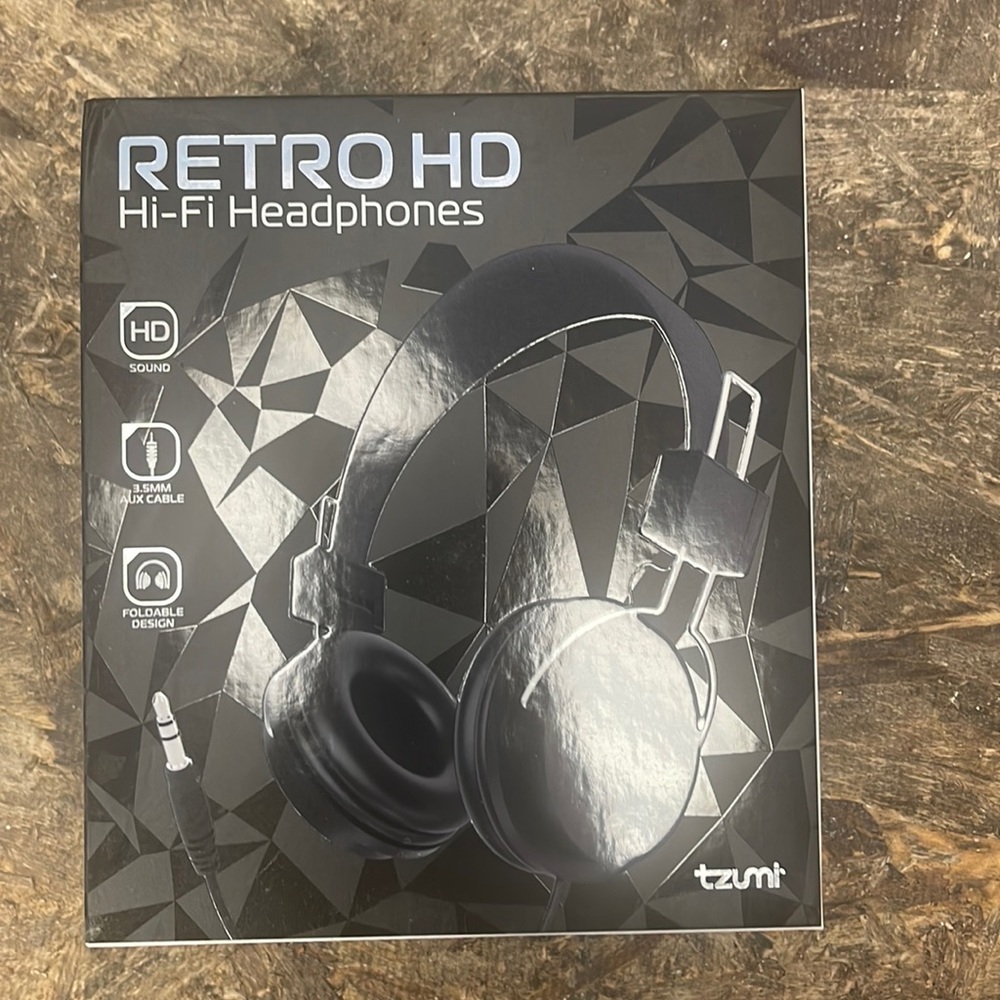 Retro HD HI-FI Headphones by Tzumi